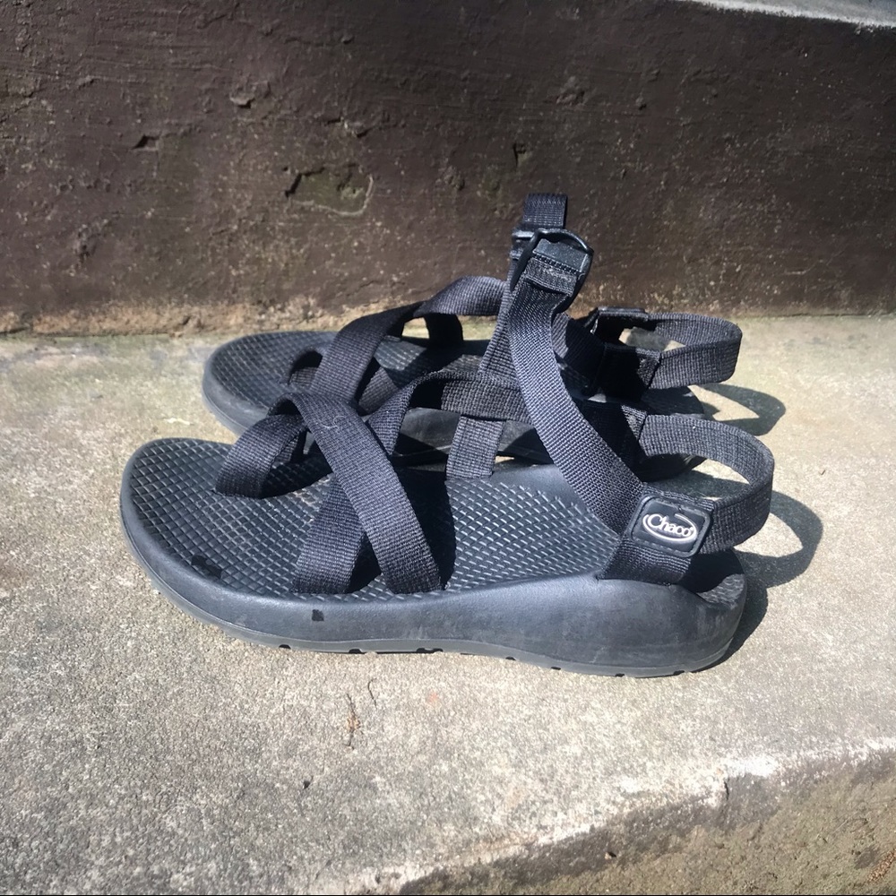 Classic Z/2 Chacos black sport sandals size 6